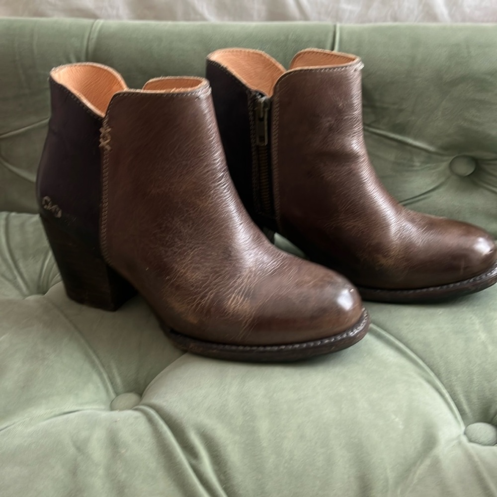 Bed Stu 100% leather two tone smoke grey and black ankle booties women 7.5